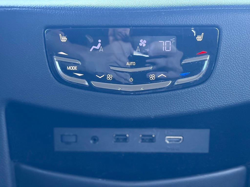 Used 2020 Cadillac Escalade Platinum AWD/4WD image 17