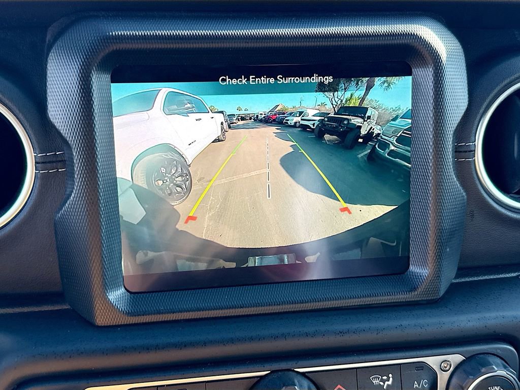 Used 2023 Jeep Wrangler Unlimited Sahara w/ Cold Weather Group image 15