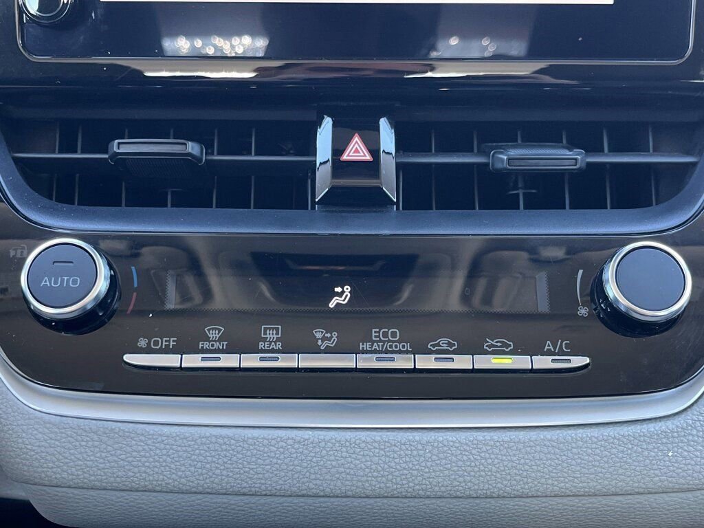 Used 2024 Toyota Corolla LE image 5