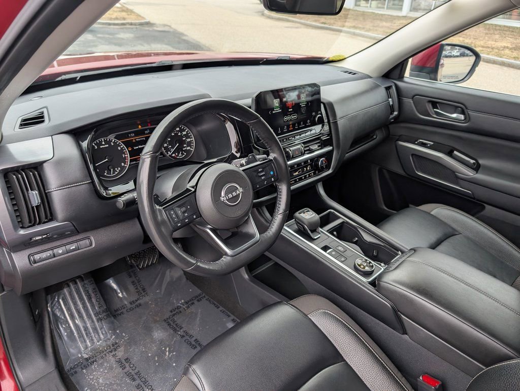 Used 2023 Nissan Pathfinder SL AWD/4WD image 17
