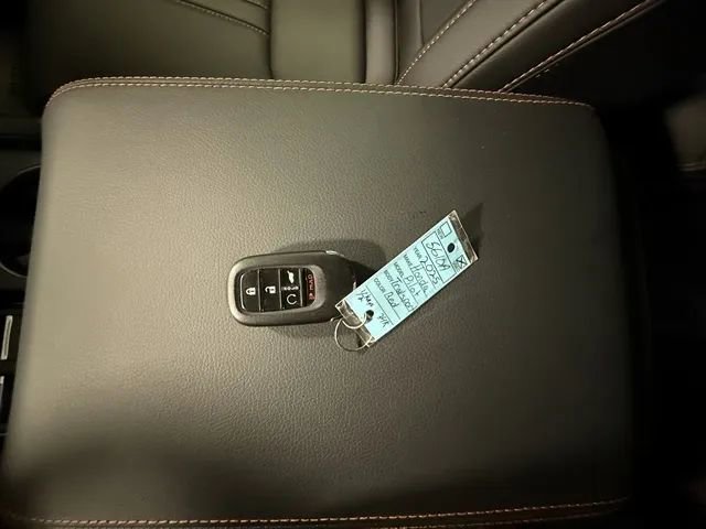 Used 2025 Honda Pilot TrailSport image 41
