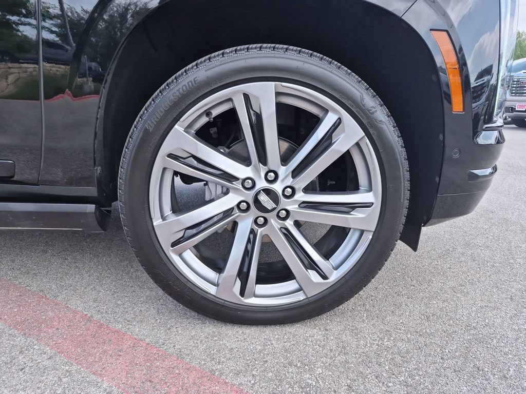 Used 2026 Cadillac Escalade Platinum Sport w/ LPO, Floor Liner Package AWD/4WD image 13