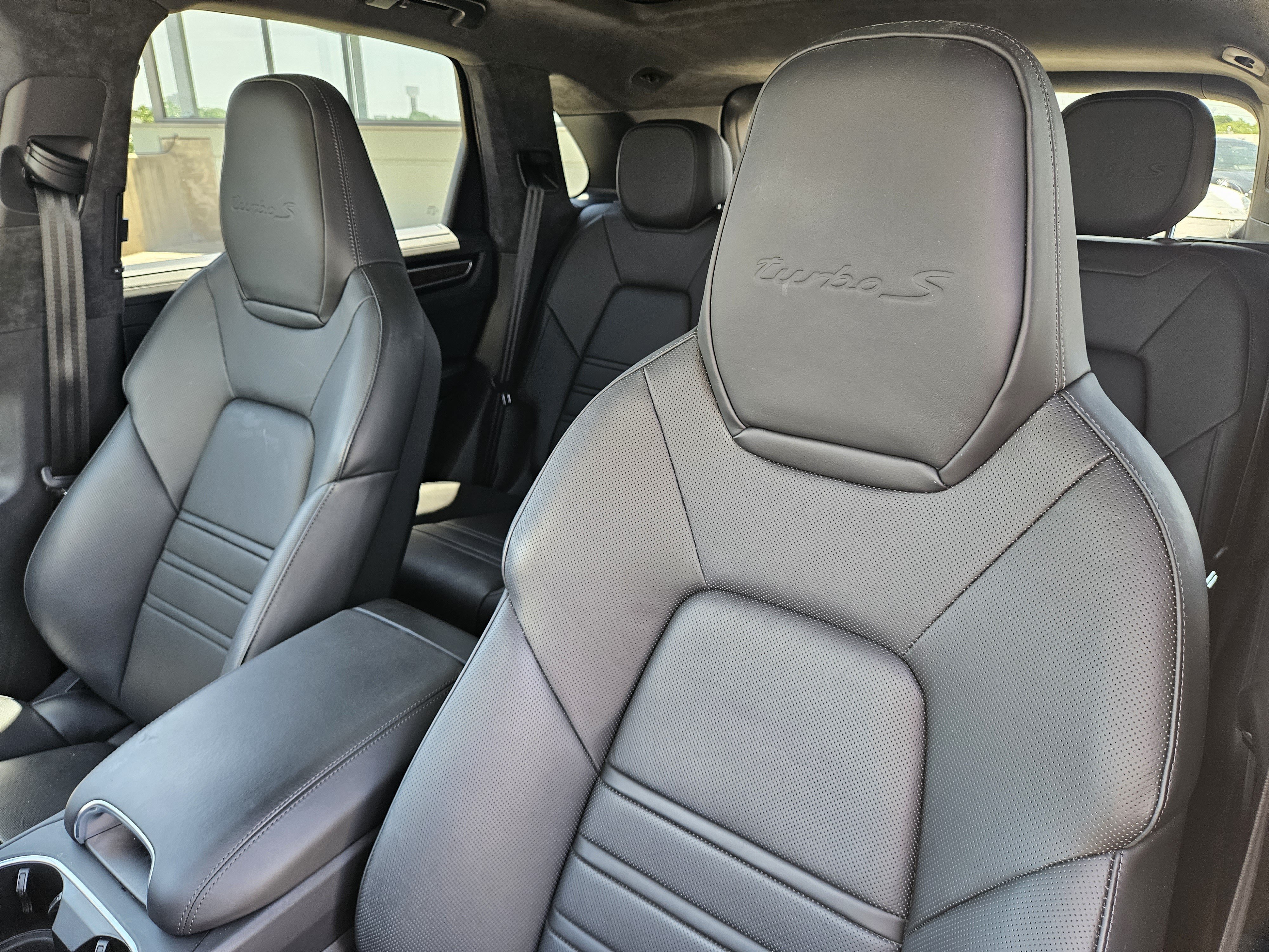 Certified 2023 Porsche Cayenne Turbo S AWD/4WD image 6