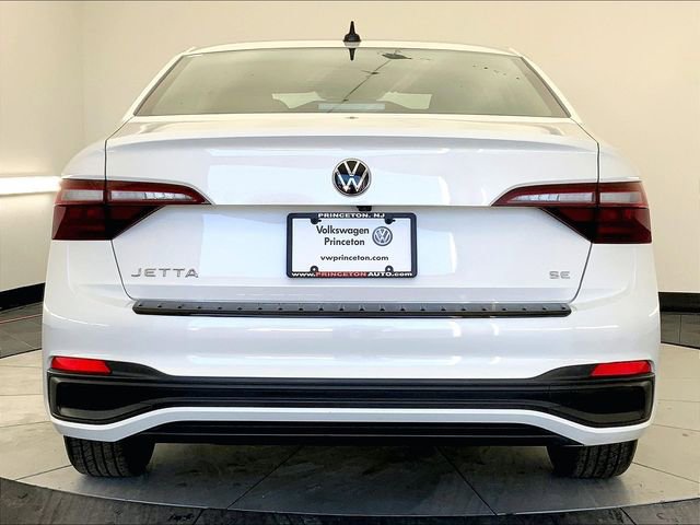 Used 2023 Volkswagen Jetta SE w/ Panoramic Sunroof Package image 4