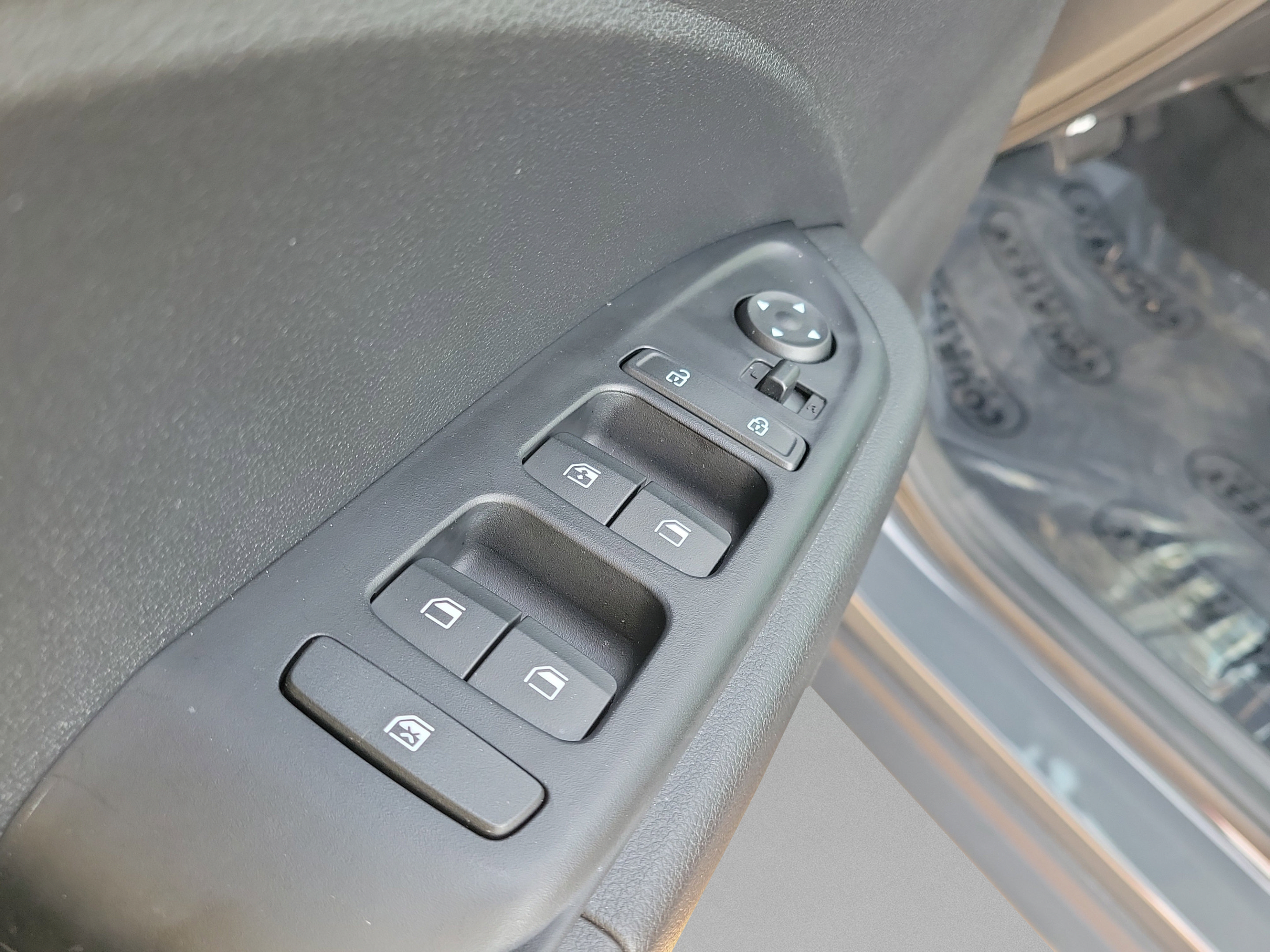 Used 2025 Hyundai Venue SEL FWD image 25