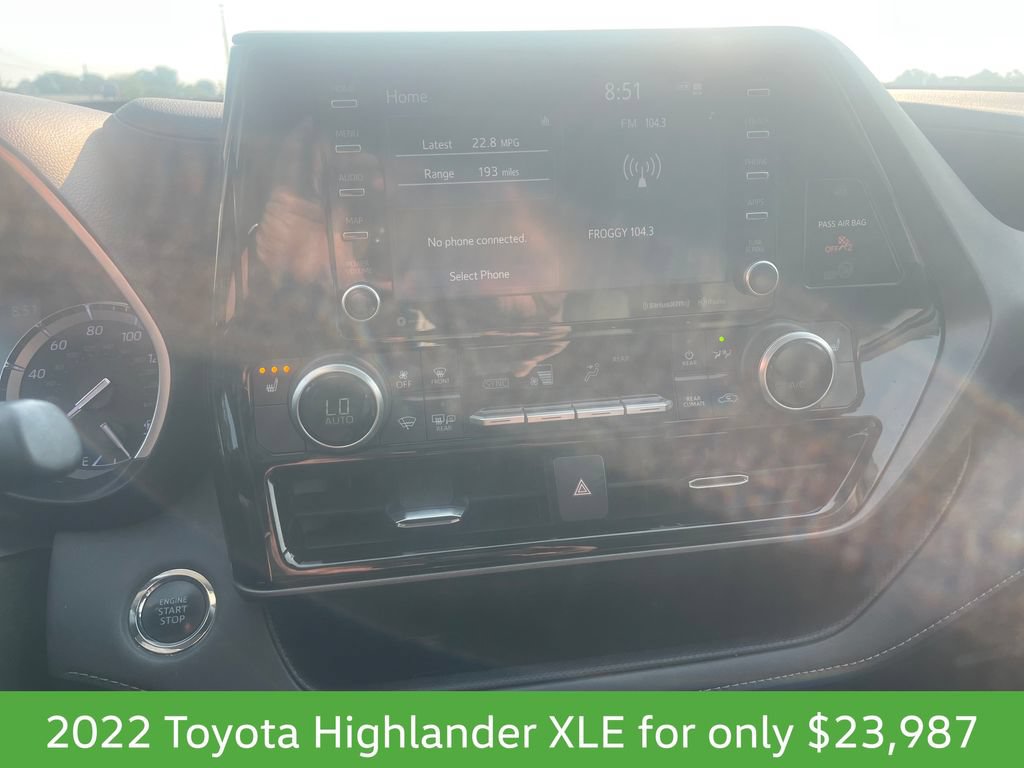 Used 2022 Toyota Highlander XLE AWD/4WD image 18