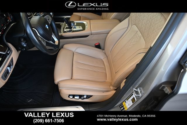 Used 2022 BMW 750i xDrive AWD/4WD image 13