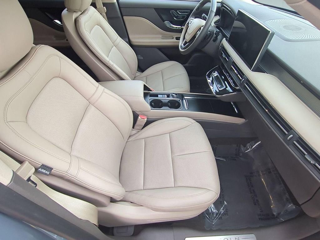 Used 2023 Lincoln Corsair AWD w/ Equipment Group 101A image 31