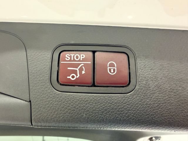 Used 2019 Mercedes-Benz GLC 300 4MATIC image 40