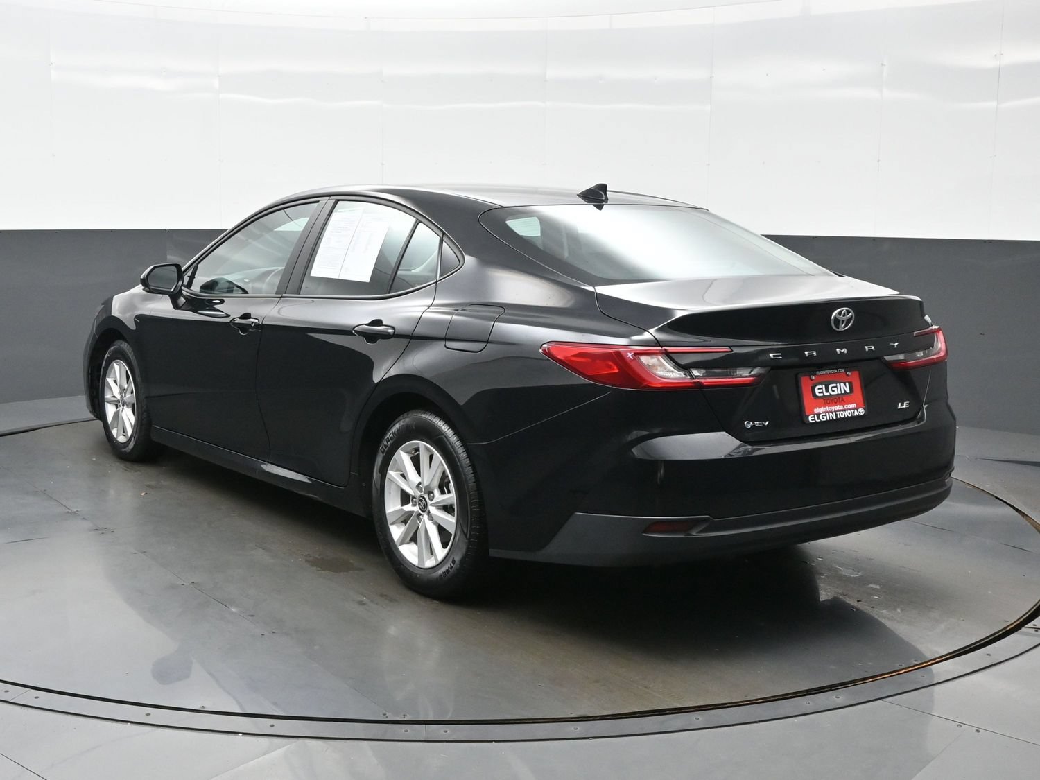 Used 2025 Toyota Camry LE FWD image 4