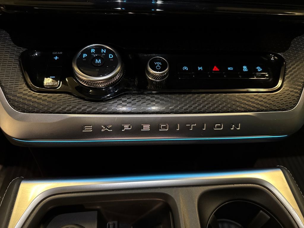 Used 2025 Ford Expedition Max Platinum w/ Stealth Performance Package image 14