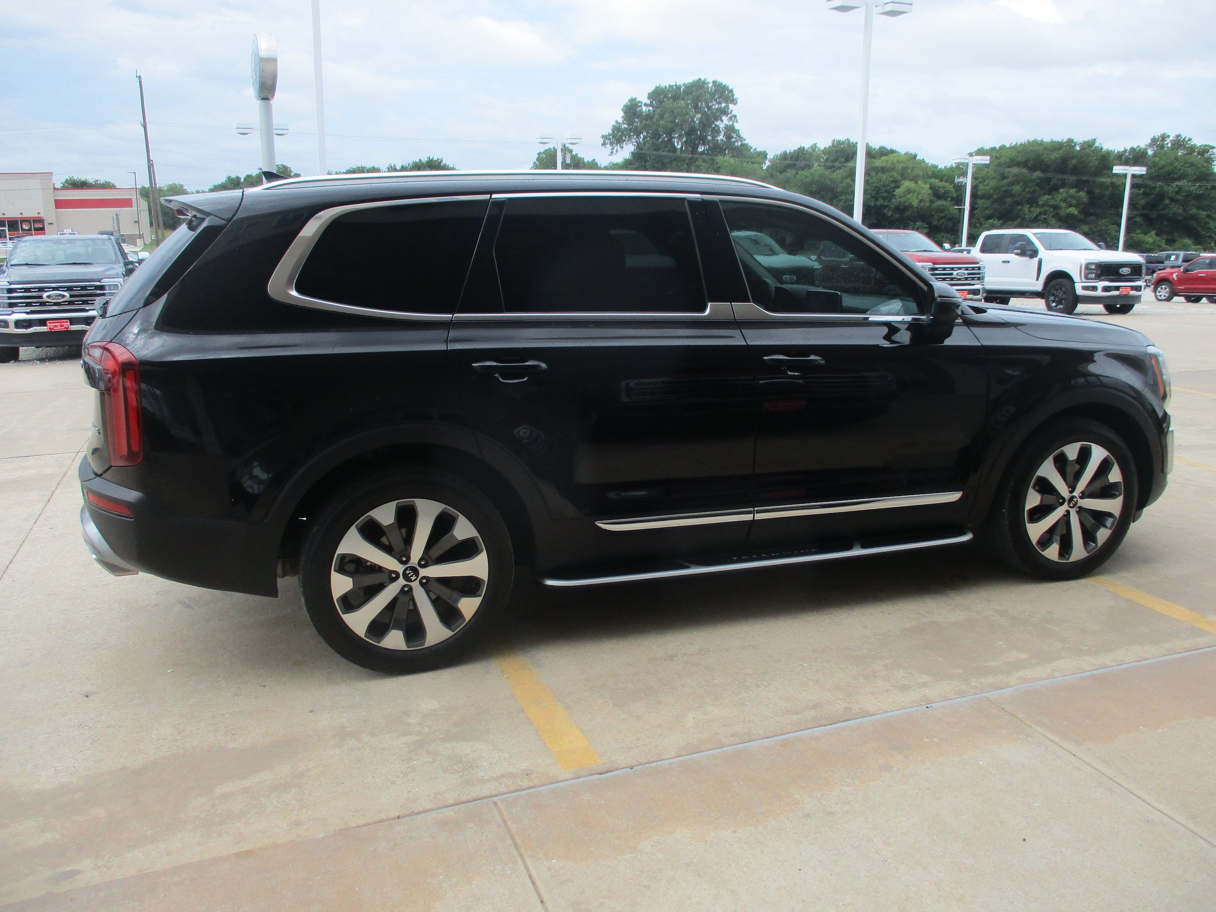 Used 2021 Kia Telluride EX w/ EX Premium Package FWD image 9