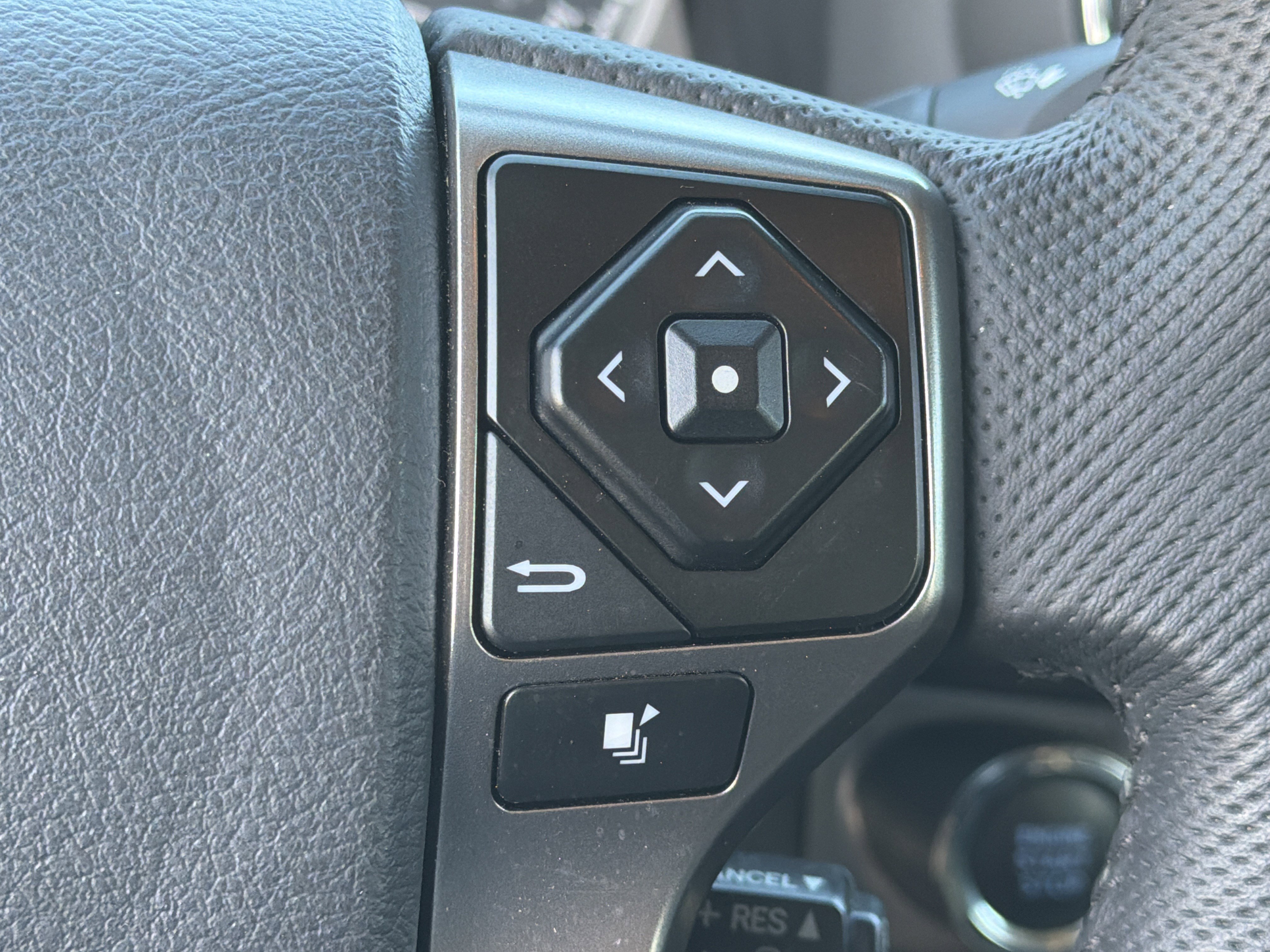 Used 2023 Toyota Tacoma SR5 w/ Technology Package image 9