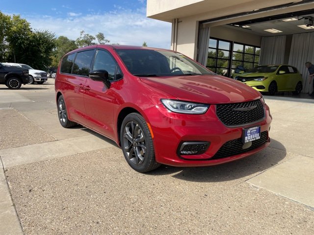 New 2026 Chrysler Pacifica Select video 1
