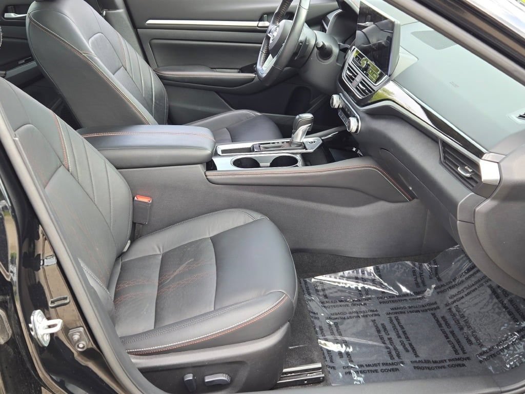 Used 2024 Nissan Altima 2.5 SR w/ SR Premium Package FWD image 5
