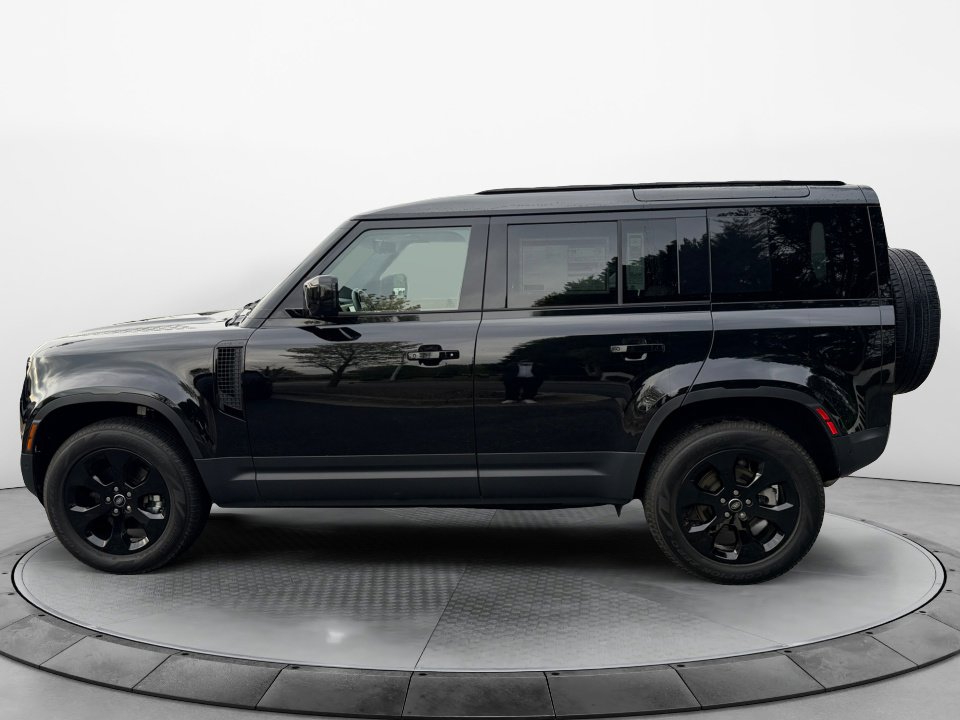 Used 2025 Land Rover Defender 110 S image 4