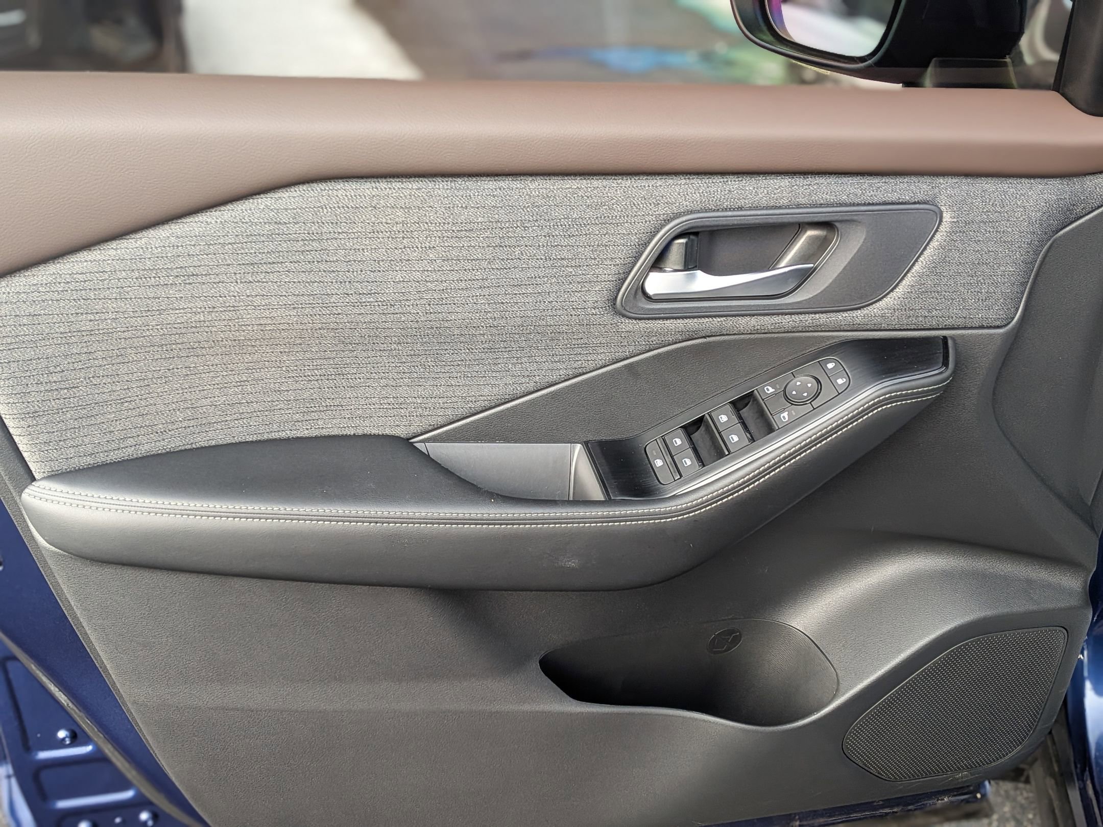 Used 2023 Nissan Rogue SV image 14