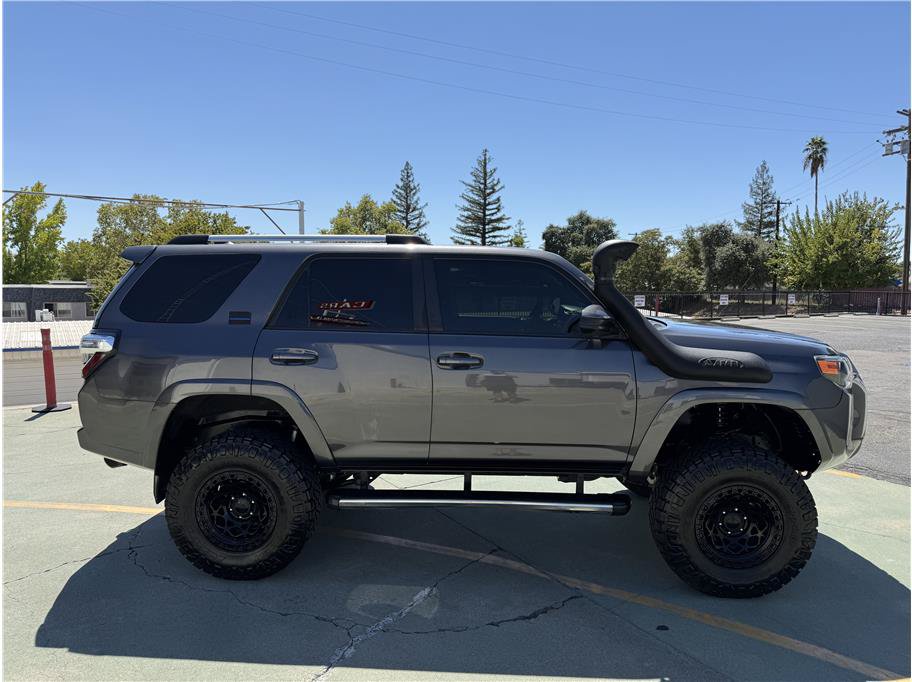 Used 2021 Toyota 4Runner SR5 AWD/4WD image 5