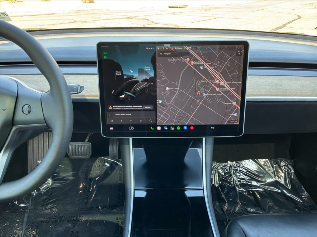 Used 2018 Tesla Model 3 Long Range RWD image 15