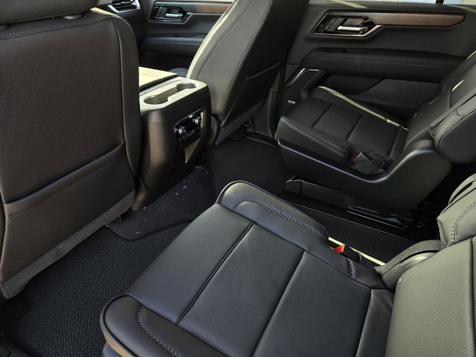 New 2026 GMC Yukon Denali w/ Sun & Power Step Package AWD/4WD image 6