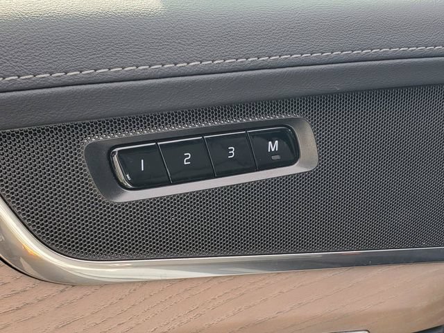 Certified 2025 Volvo XC90 B6 Plus AWD/4WD image 11