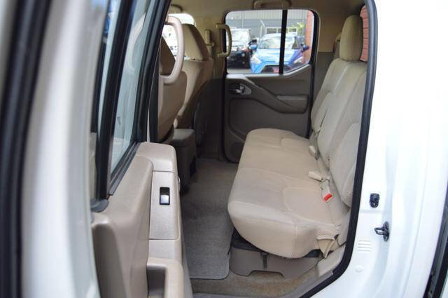Used 2013 Nissan Frontier SV AWD/4WD image 35