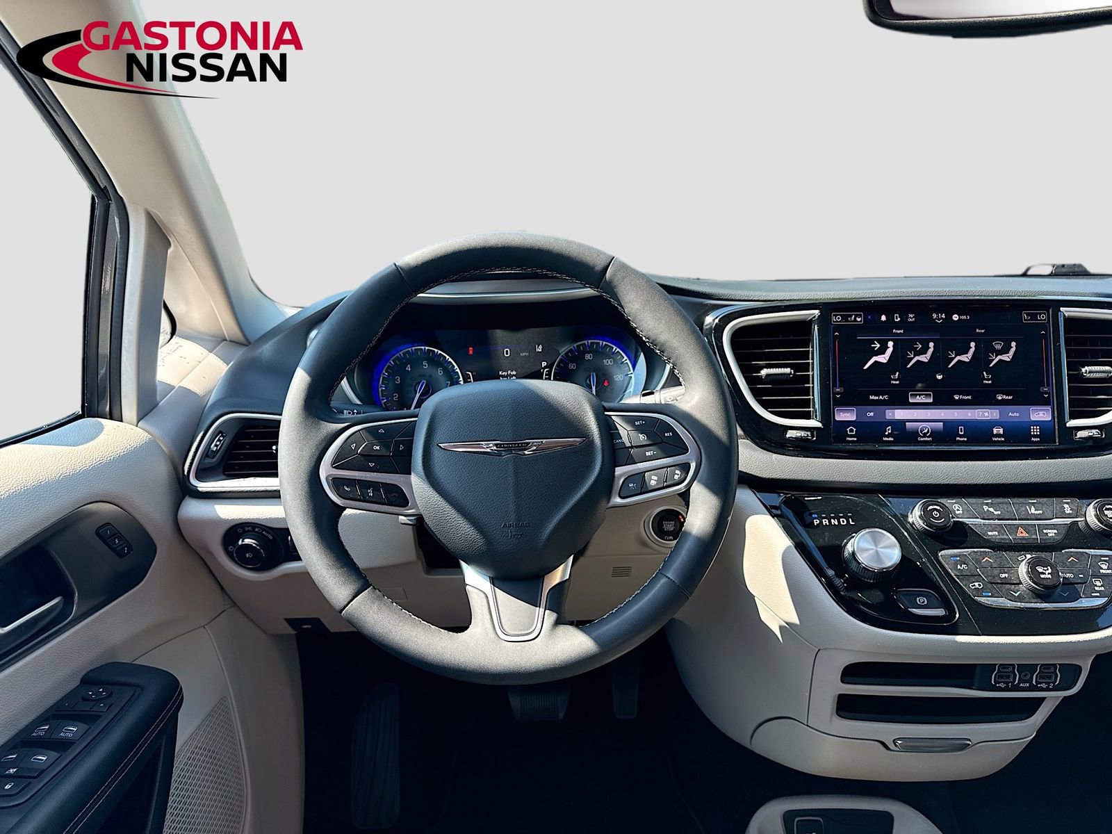 Used 2023 Chrysler Pacifica Touring-L FWD image 30