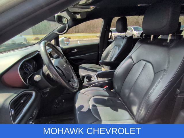 Used 2020 Chrysler Pacifica Touring-L image 10
