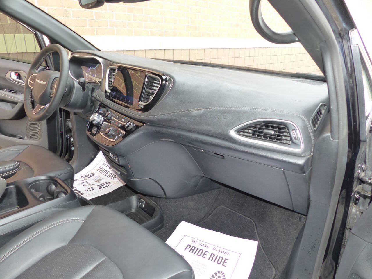 Used 2025 Chrysler Pacifica Select FWD image 33