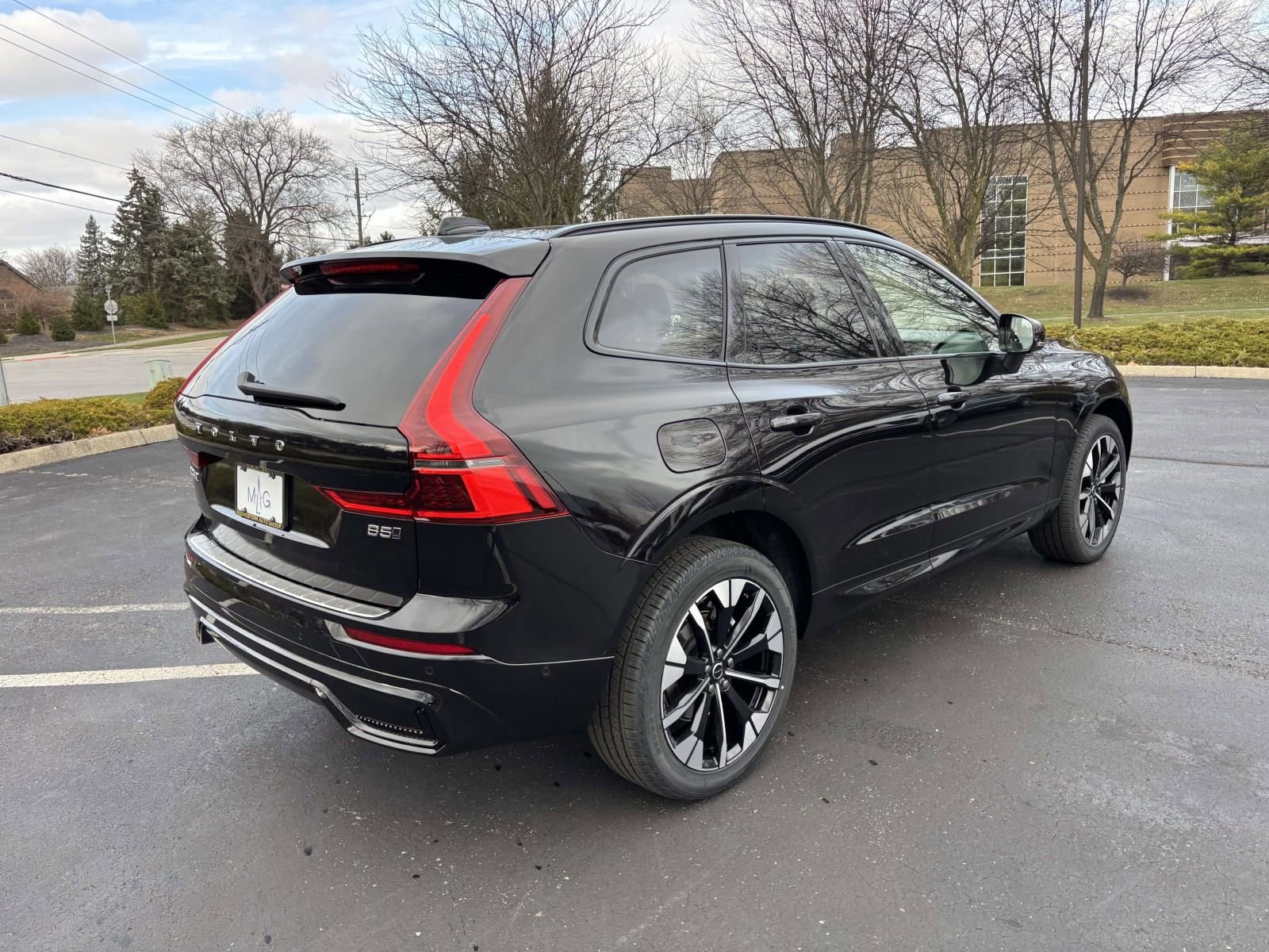 New 2026 Volvo XC60 B5 Plus w/ Protection Package Premier AWD/4WD image 7
