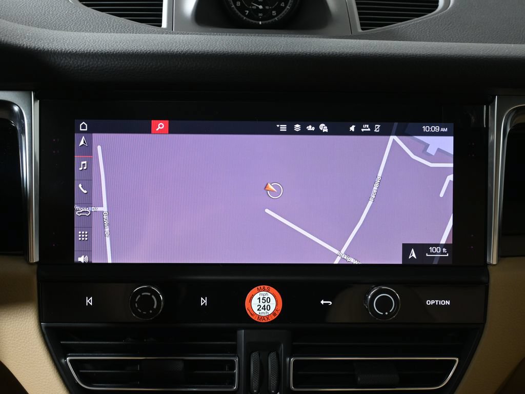 Used 2026 Porsche Macan AWD/4WD image 23