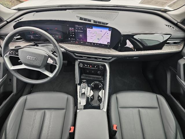 Used 2025 Audi Q5 Premium w/ Convenience Package image 4