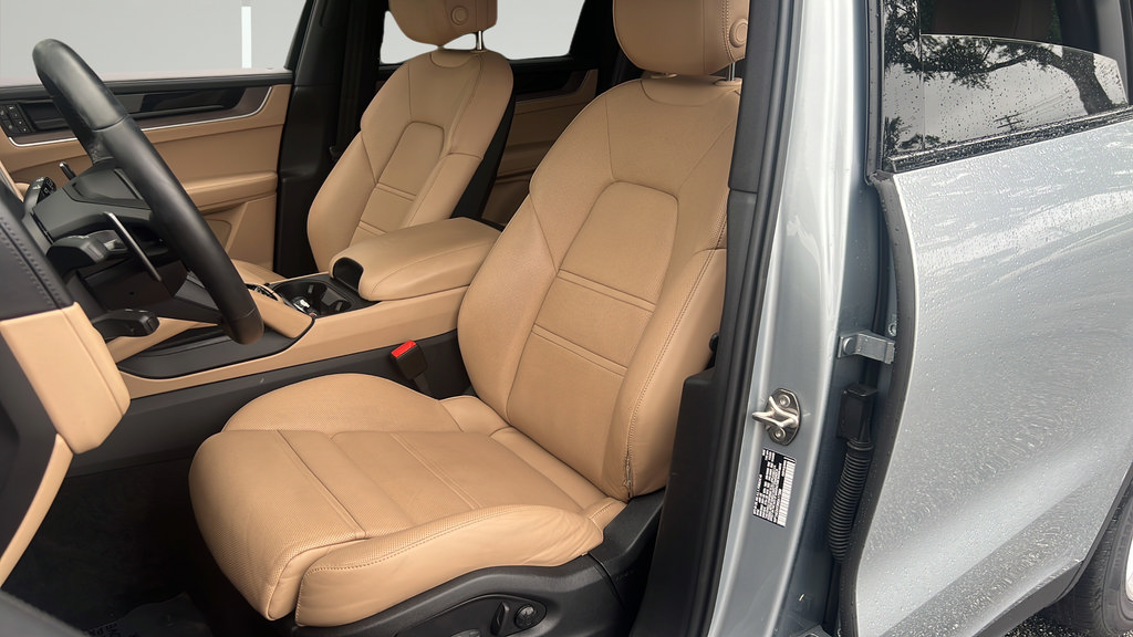 Certified 2025 Porsche Cayenne E-Hybrid AWD/4WD image 16