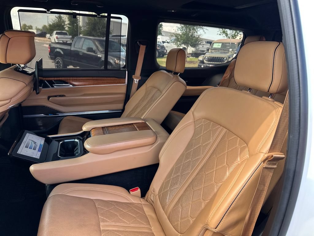 Used 2022 Jeep Grand Wagoneer Series III w/ Rear Seat Video Group 1 AWD/4WD image 32