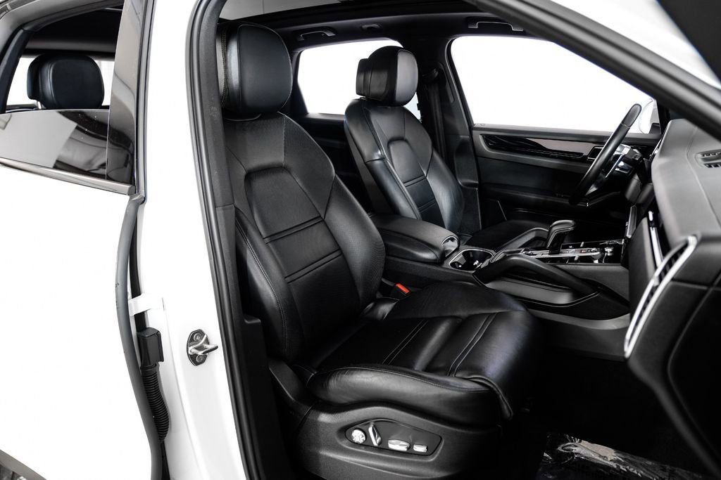 Used 2019 Porsche Cayenne S image 38