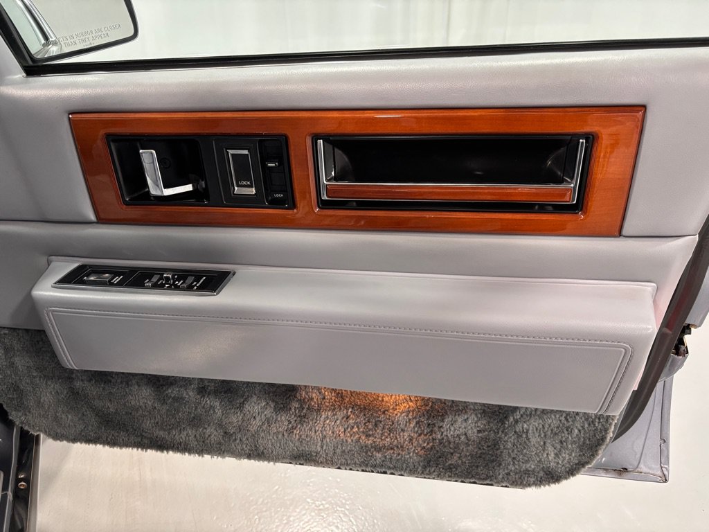 Used 1990 Cadillac Fleetwood Sedan FWD image 21