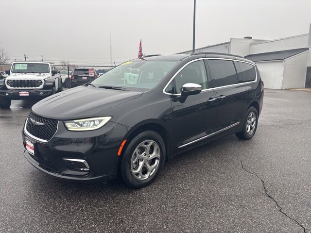 Used 2023 Chrysler Pacifica Limited image 26