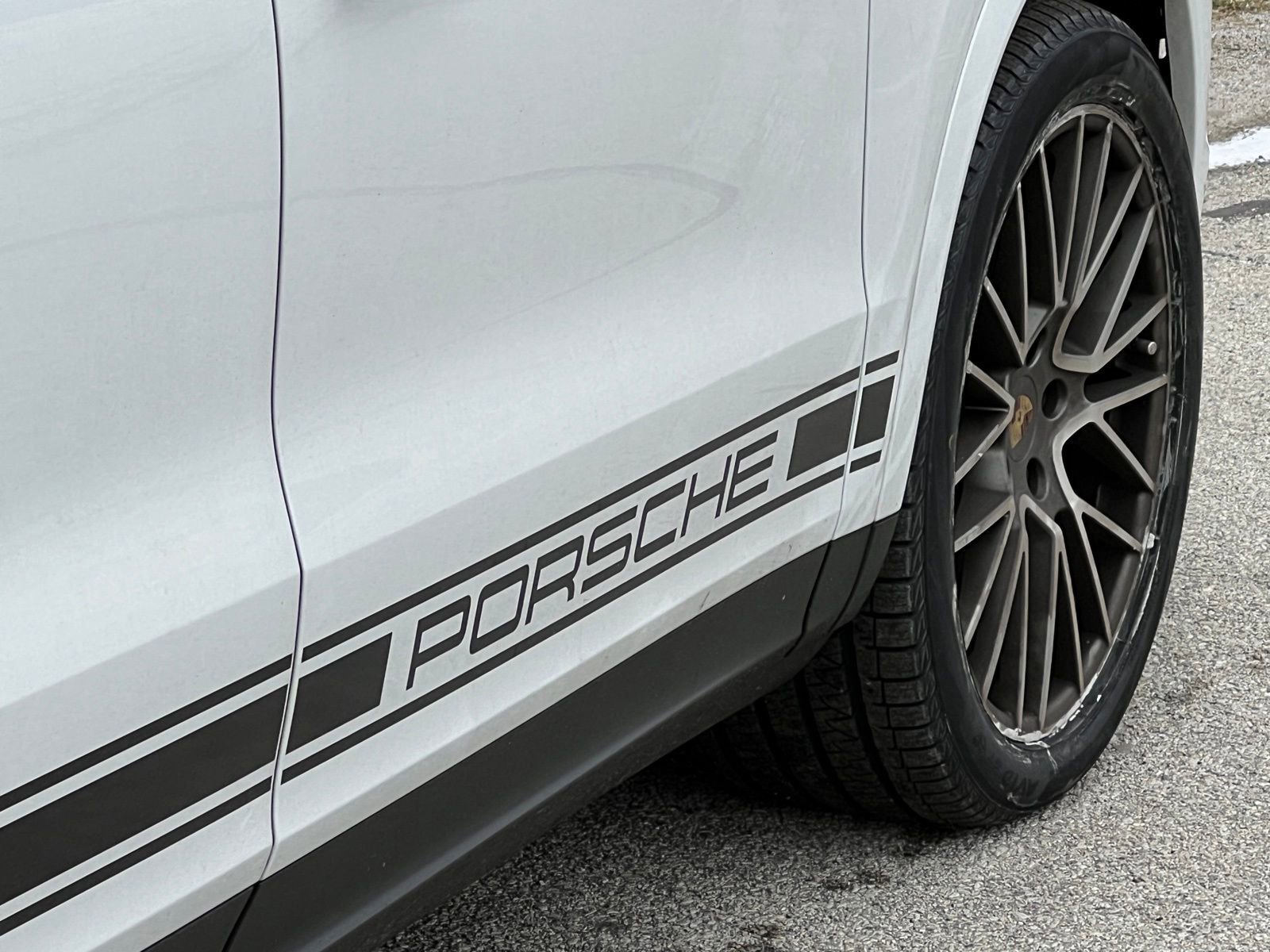 Certified 2022 Porsche Cayenne Platinum Edition image 12