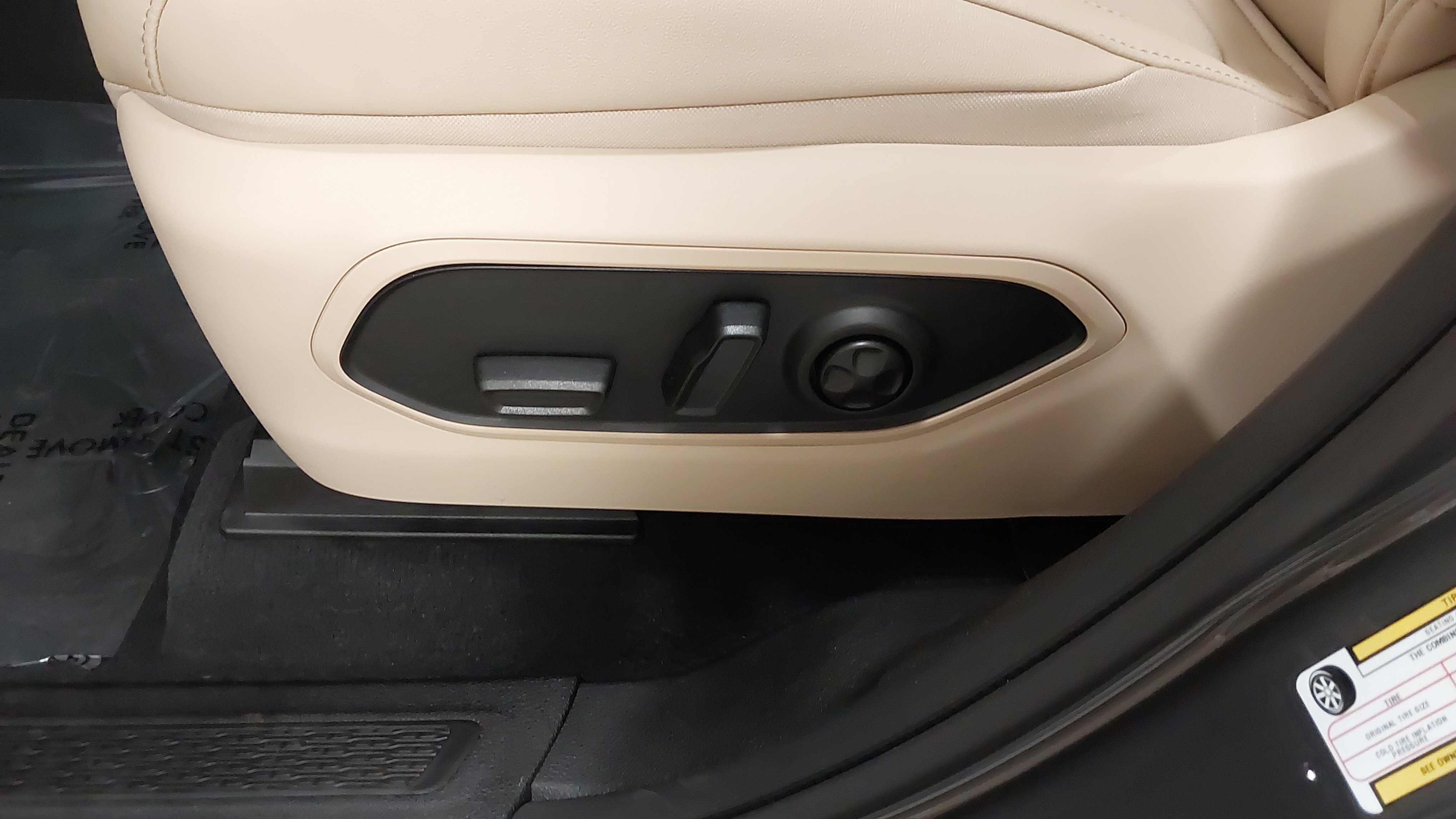 New 2025 Jeep Grand Cherokee L Limited w/ Luxury Tech Group II image 37