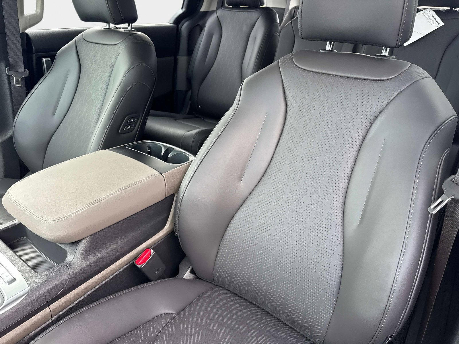 New 2026 Kia Carnival EX FWD image 18