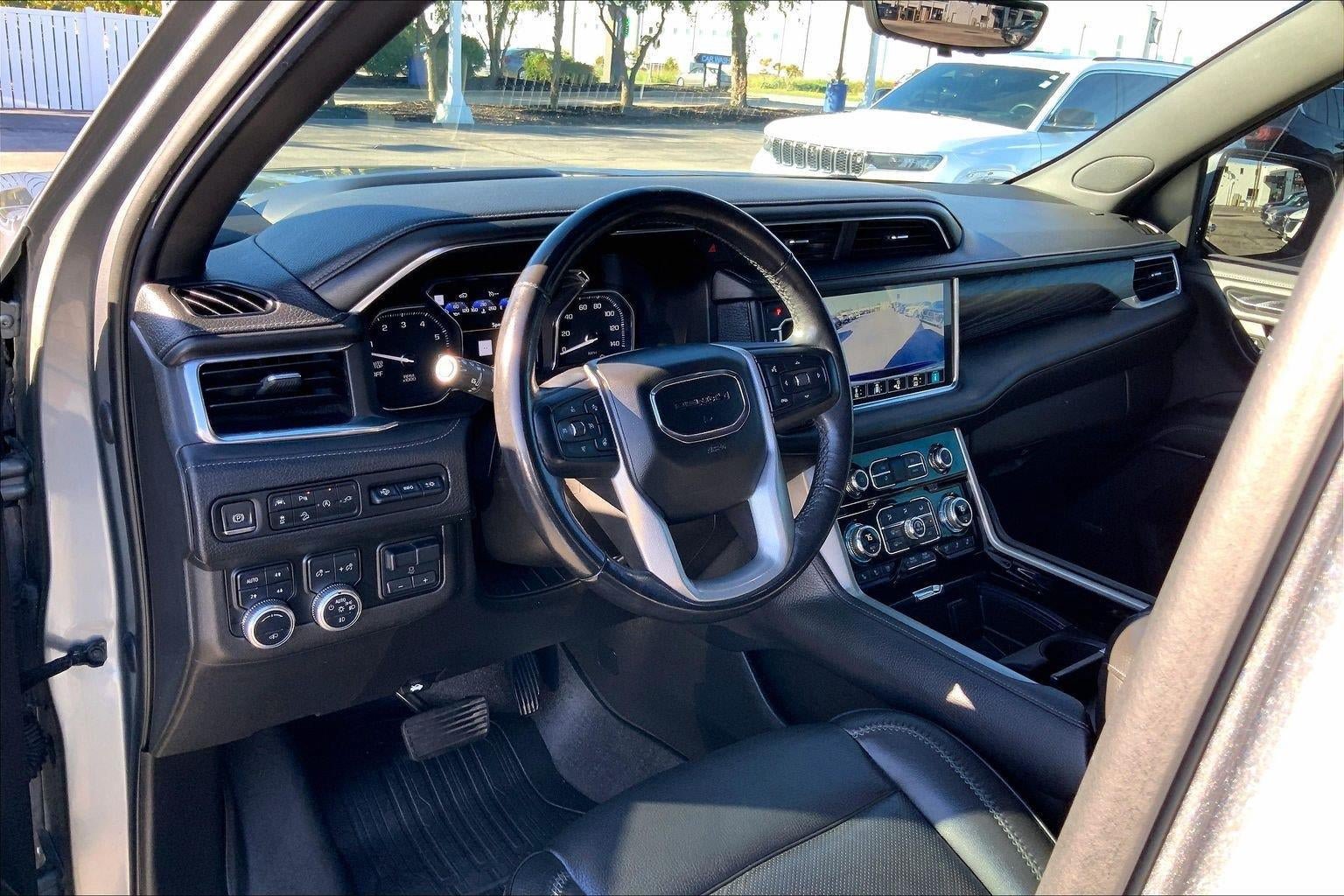 Used 2021 GMC Yukon Denali w/ Denali Ultimate Package AWD/4WD image 12