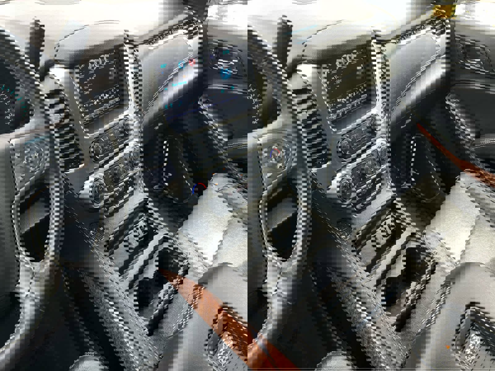 Used 2020 Chevrolet Suburban Premier image 36