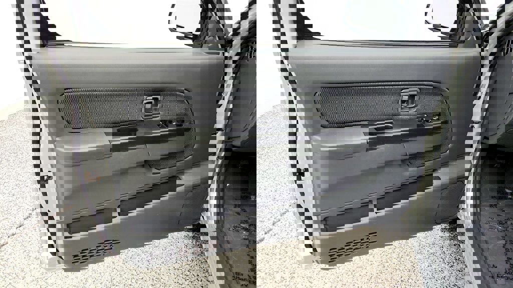 Used 2004 Nissan Frontier XE w/ (VTP) Value Truck Pkg image 10