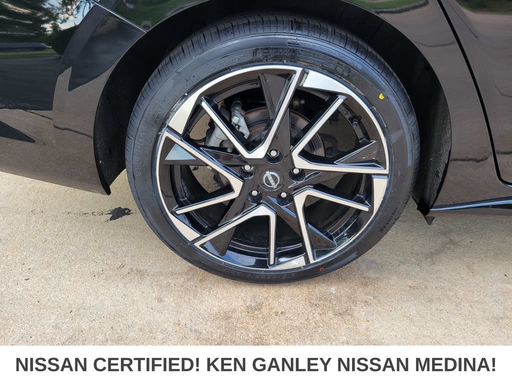 Certified 2025 Nissan Sentra SR FWD image 21