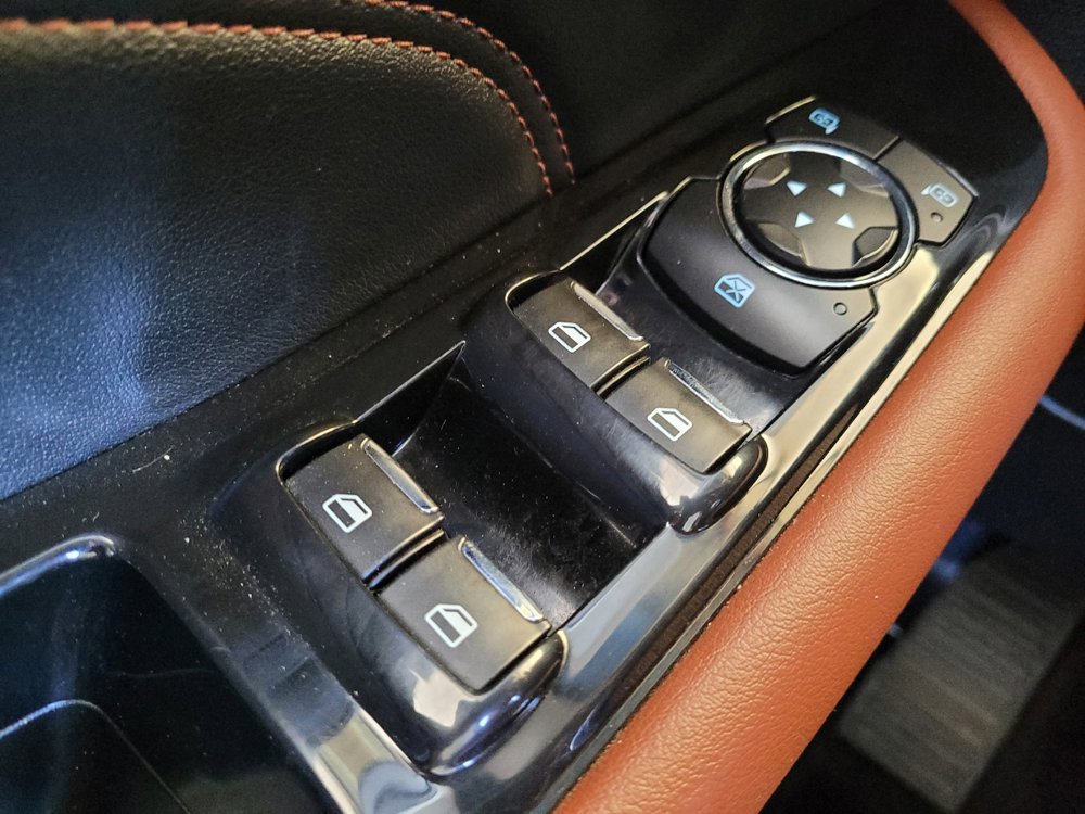 Used 2018 Ford Edge Titanium w/ Equipment Group 301A AWD/4WD image 27