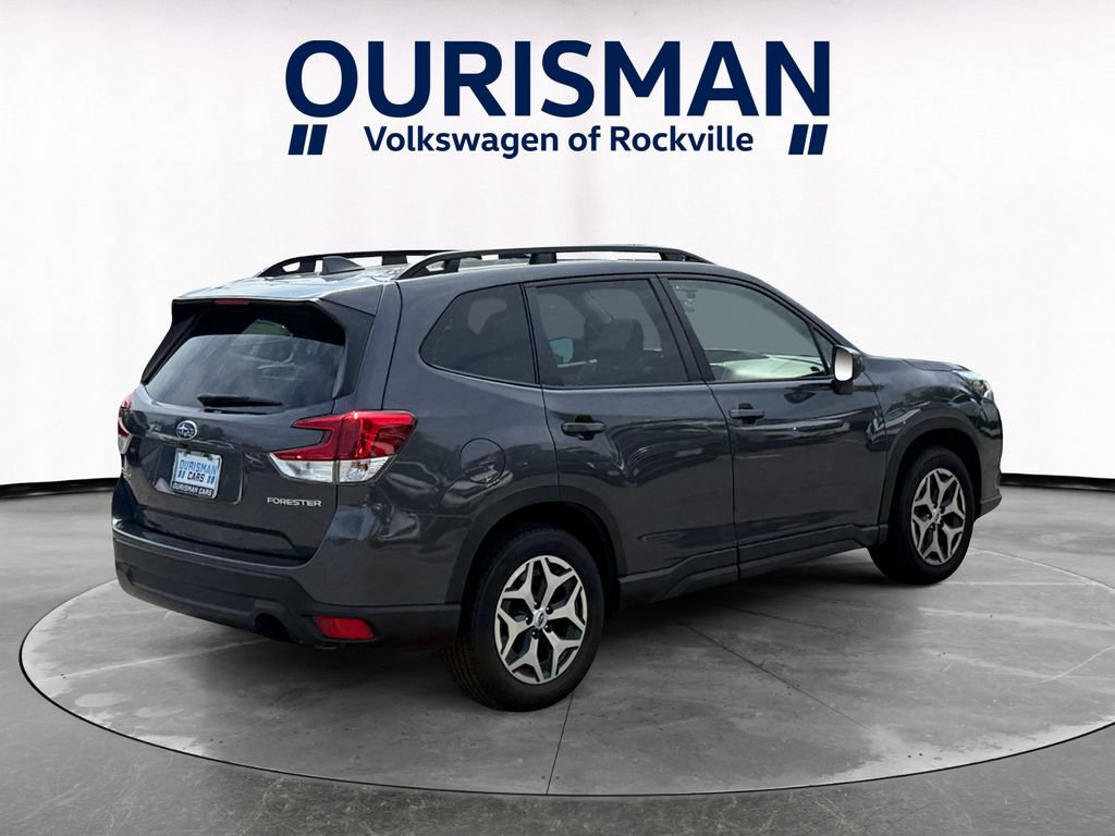 Used 2022 Subaru Forester Premium AWD/4WD image 6