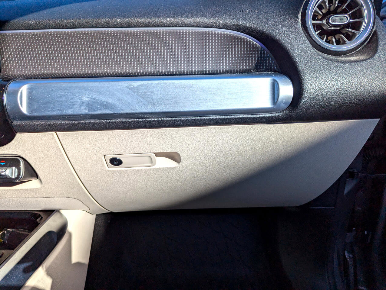 Used 2022 Mercedes-Benz EQB 300 4MATIC image 36