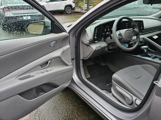 New 2026 Hyundai Elantra SE FWD image 17