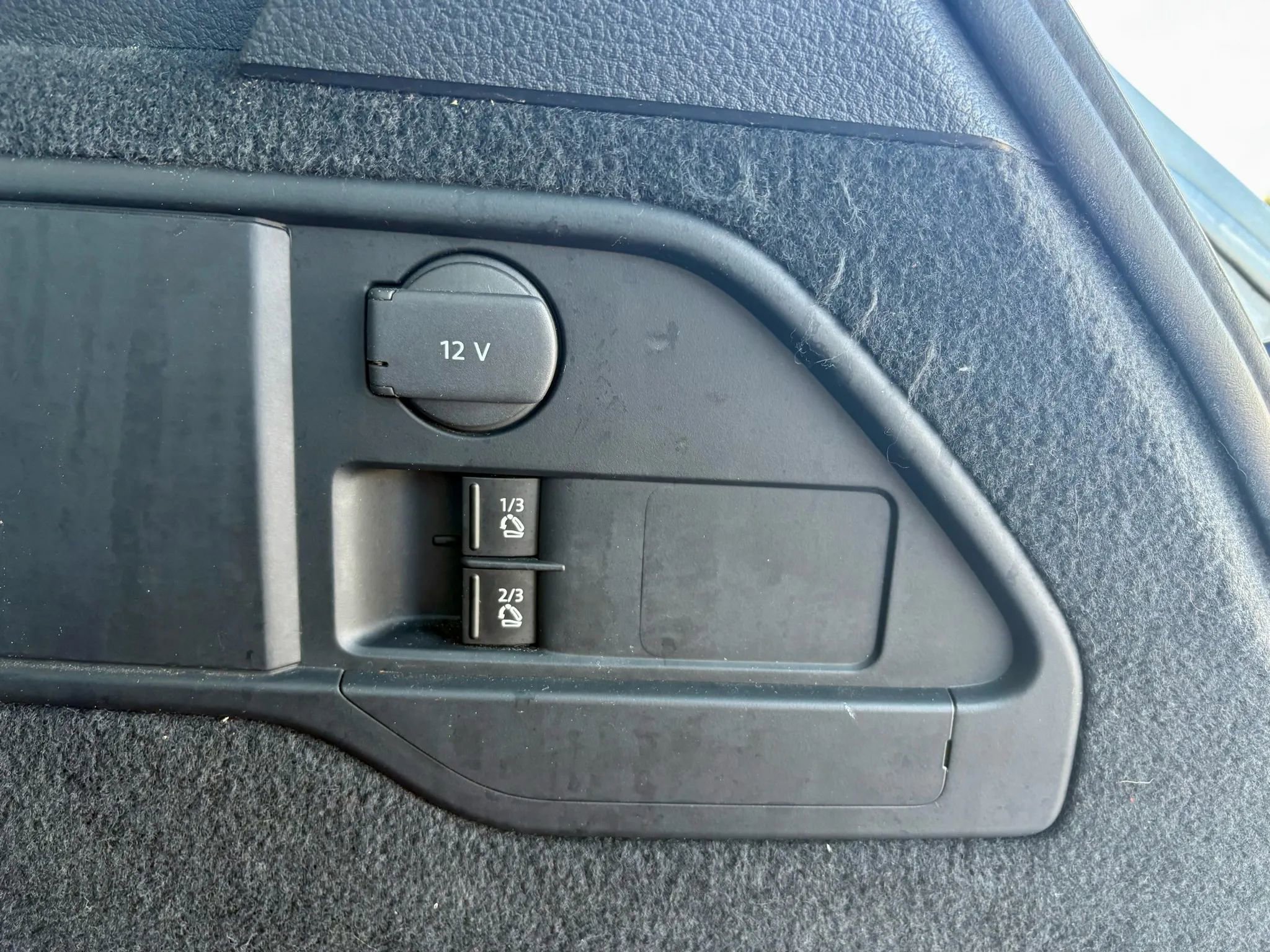 Used 2015 Volkswagen Touareg VR6 image 25