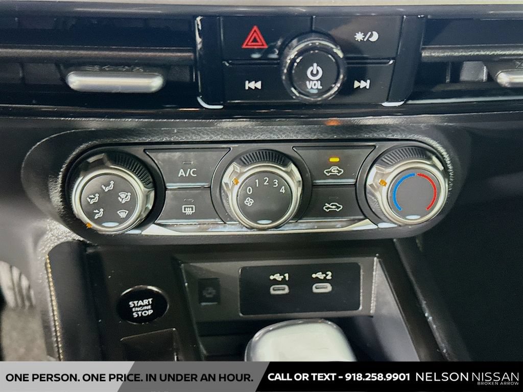 Used 2025 Nissan Kicks SV AWD/4WD image 15